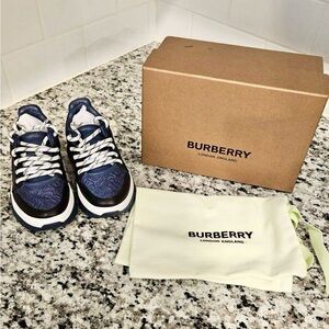 Burberry Brockton Boys Toddler Low Top Sneakers Pebble Blue 25 Euro Size. EUC.